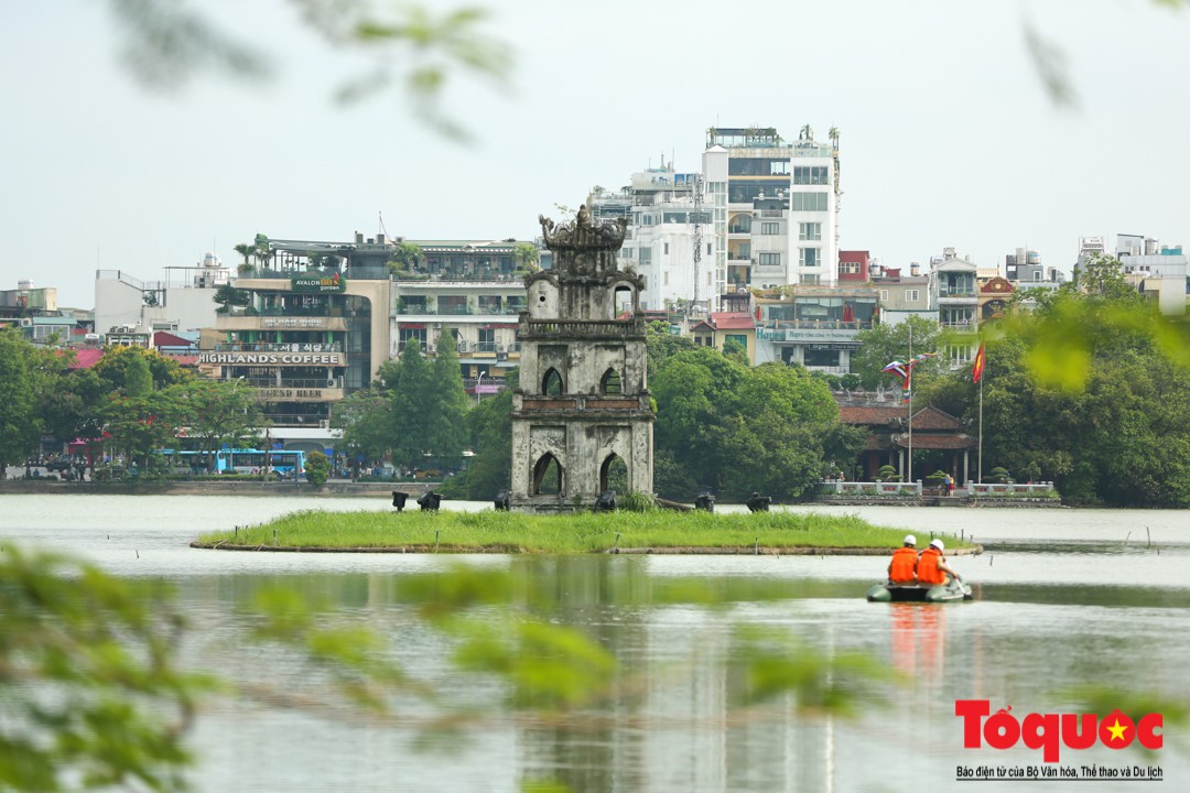 Một góc Hồ Gươm, Hà Nội. 